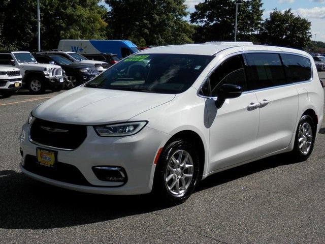 Used 2026 Chrysler Pacifica Select FWD image 4
