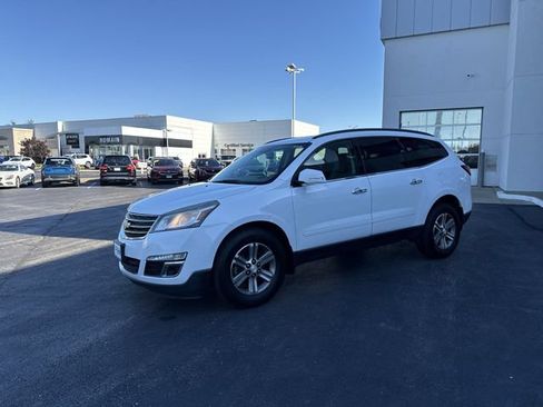 Used 2016 Chevrolet Traverse LT FWD image 2