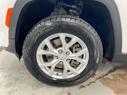 Used 2023 Jeep Grand Cherokee L Limited w/ Luxury Tech Group II image 28