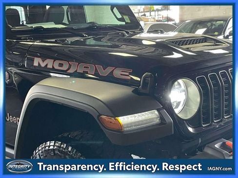 Used 2026 Jeep Gladiator Mojave AWD/4WD image 10