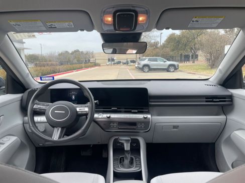 Used 2025 Hyundai Kona SEL image 36