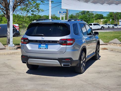 Certified 2024 Honda Pilot Touring image 5