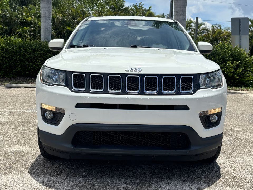 Used 2018 Jeep Compass Latitude w/ Popular Equipment Group FWD image 3