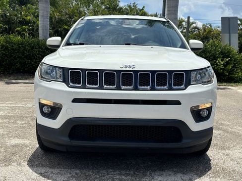 Used 2018 Jeep Compass Latitude w/ Popular Equipment Group FWD image 3
