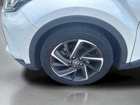 Used 2022 Toyota C-HR Limited FWD image 33