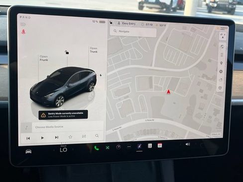 Used 2024 Tesla Model Y Long Range AWD/4WD image 17