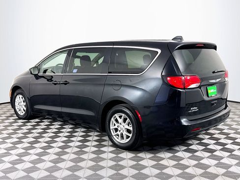 Used 2022 Chrysler Voyager LX FWD image 6