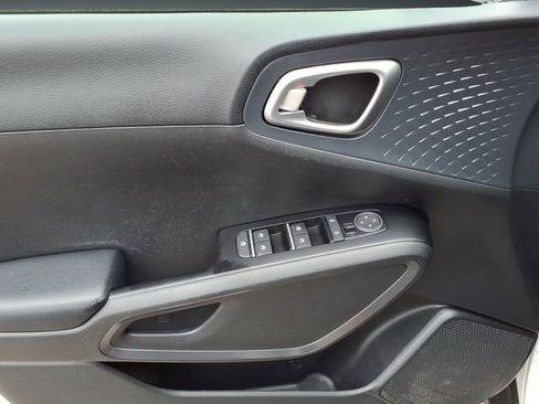 Used 2020 Kia Soul S FWD image 10