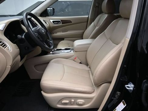 Used 2017 Nissan Pathfinder Platinum FWD image 21