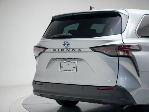 Used 2025 Toyota Sienna XLE FWD image 12