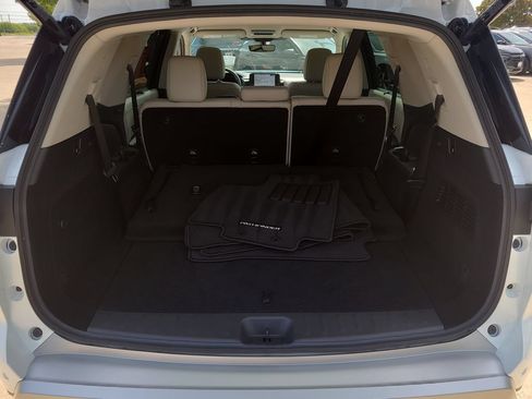 Certified 2025 Nissan Pathfinder SL FWD image 8