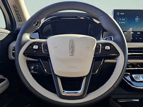 Used 2025 Lincoln Corsair AWD w/ Equipment Group 101A image 29