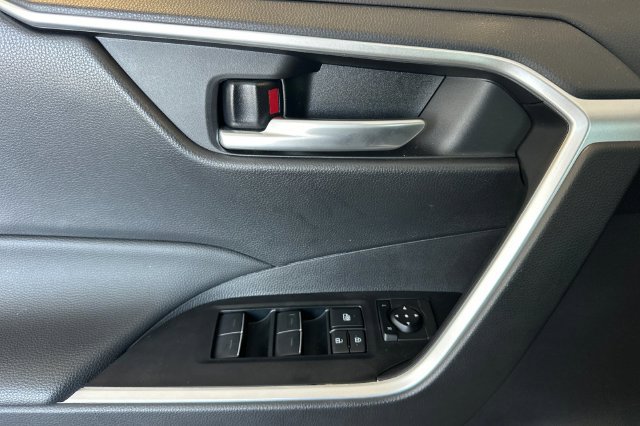 Used 2025 Toyota RAV4 XLE w/ Convenience Package FWD image 14