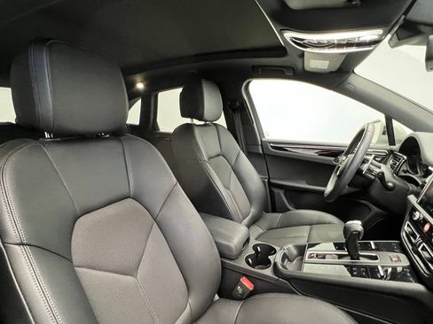 Used 2024 Porsche Macan AWD/4WD image 18