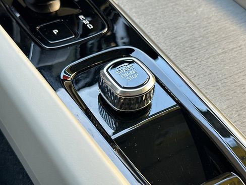 Certified 2025 Volvo XC60 T8 Plus w/ Protection Package Premier image 25