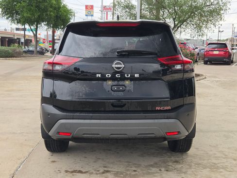 Used 2023 Nissan Rogue S image 4