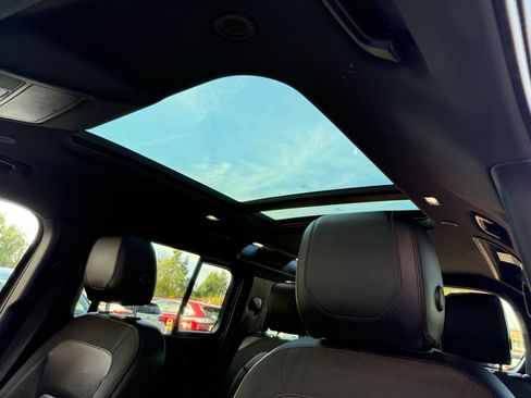 Used 2021 Land Rover Defender 110 S image 11