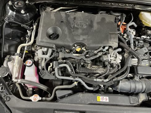 Used 2025 Toyota Camry LE FWD image 12