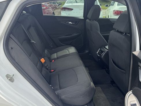 Used 2017 Chevrolet Malibu LT FWD image 26