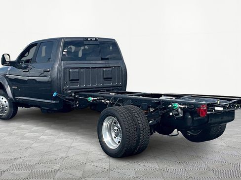New 2026 RAM 4500 4x4 Crew Cab DRW w/ Laramie Trim Package image 3