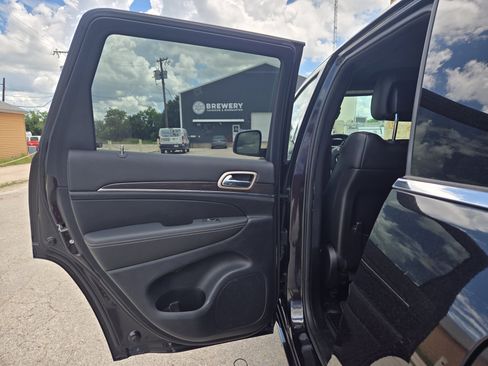 Used 2014 Jeep Grand Cherokee Overland AWD/4WD image 6