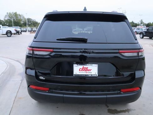 New 2025 Jeep Grand Cherokee Altitude image 22