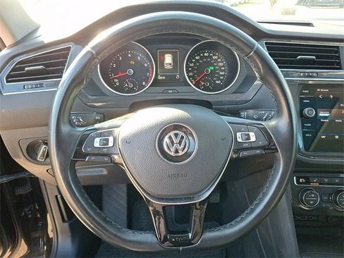 Used 2019 Volkswagen Tiguan SE w/ Panoramic Sunroof Package image 14