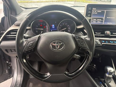 Used 2019 Toyota C-HR XLE image 27