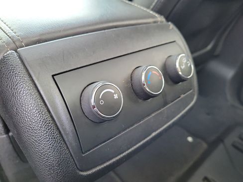 Used 2015 GMC Acadia SLE image 13