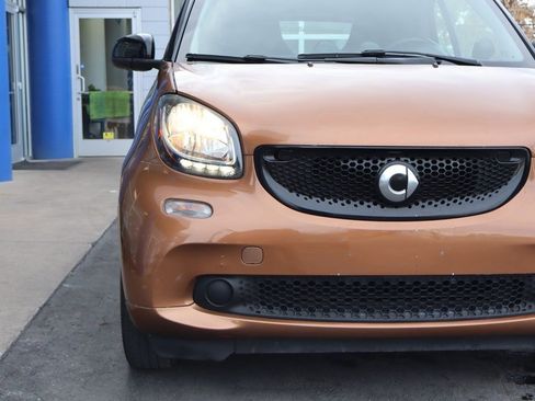 Used 2016 smart fortwo passion image 21