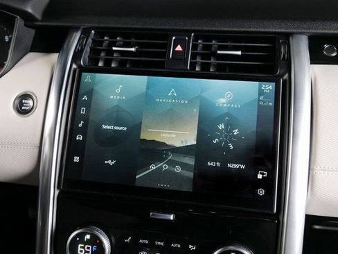 Used 2023 Land Rover Discovery S R-Dynamic image 14