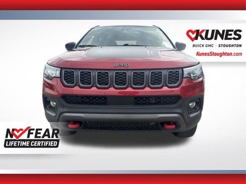 Used 2025 Jeep Compass Trailhawk AWD/4WD image 4