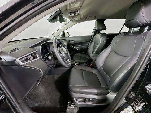 Certified 2025 Toyota Corolla Cross XLE FWD image 31