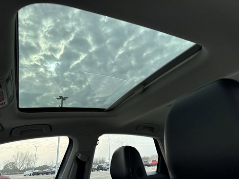 Used 2025 Volkswagen Jetta SE image 15