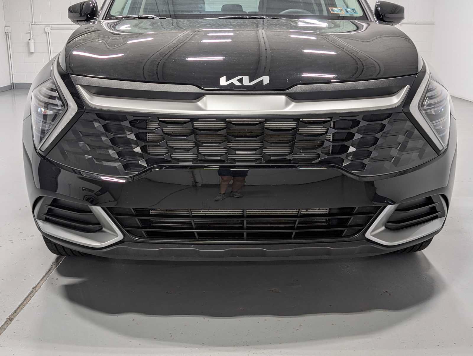 Certified 2025 Kia Sportage LX AWD/4WD image 2