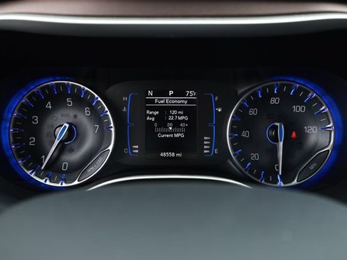 Used 2022 Chrysler Voyager LX FWD image 12