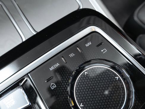 Used 2023 BMW 760i xDrive w/ Parking Assistance Package image 69