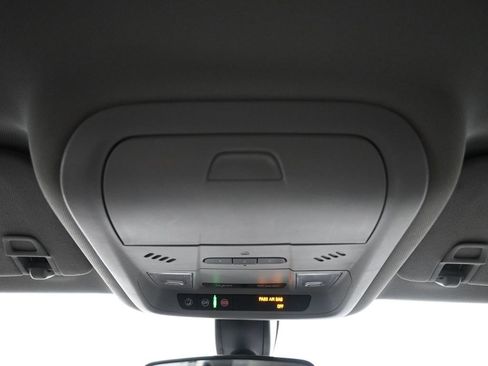 Used 2019 Chevrolet Equinox LT image 18