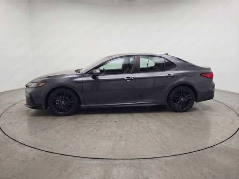 Used 2025 Toyota Camry SE image 9