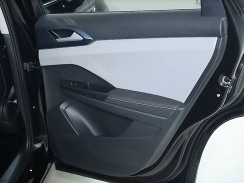 Used 2024 Volkswagen Taos SE image 33