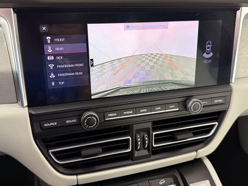 Certified 2021 Porsche Macan Turbo AWD/4WD image 18