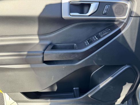 Used 2020 Ford Explorer XLT w/ Equipment Group 202A image 15