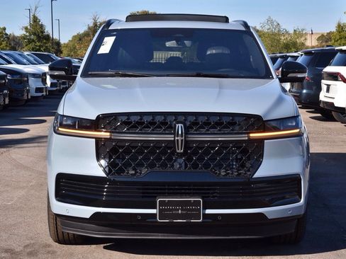 New 2025 Lincoln Navigator Reserve w/ Jet Appearance Package image 2