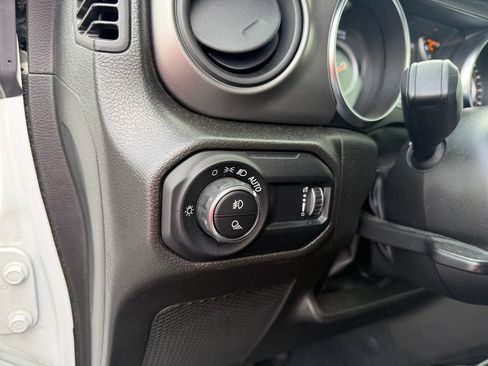 Used 2023 Jeep Gladiator Sport AWD/4WD image 13