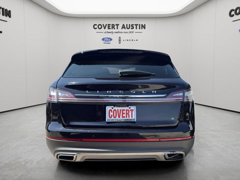 Used 2023 Lincoln Nautilus FWD w/ Premium Package image 3