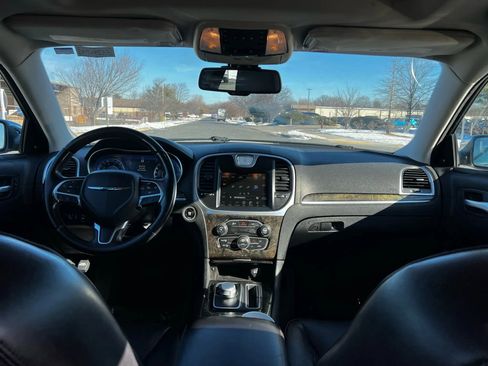 Used 2016 Chrysler 300 C image 25