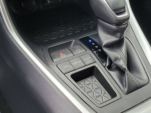 Used 2019 Toyota RAV4 XLE Premium FWD image 30