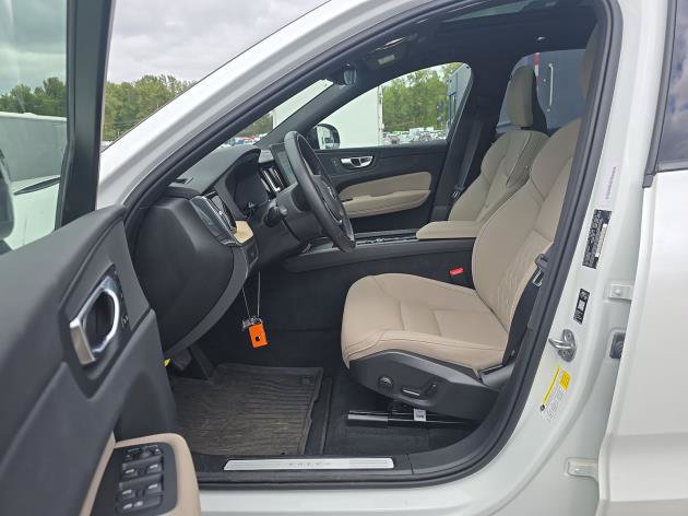Used 2026 Volvo XC60 B5 Plus AWD/4WD image 4