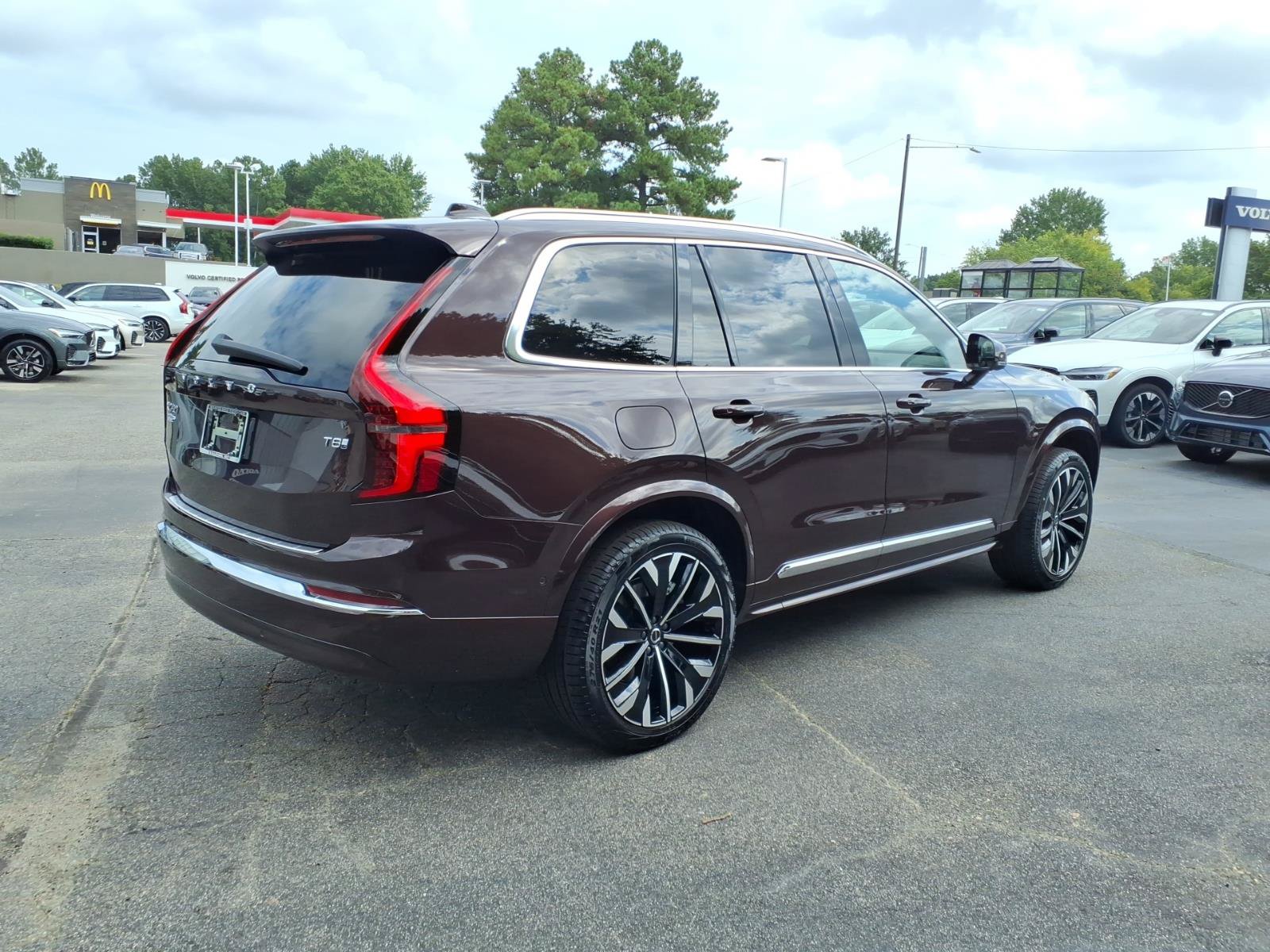 New 2026 Volvo XC90 T8 Plus w/ Protection Package Premier AWD/4WD image 3