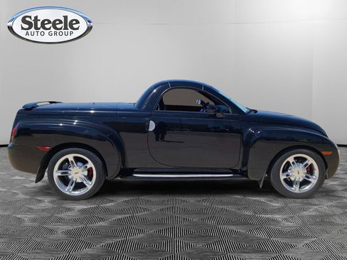 Used 2005 Chevrolet SSR w/ Preferred Equipment Group RWD image 4